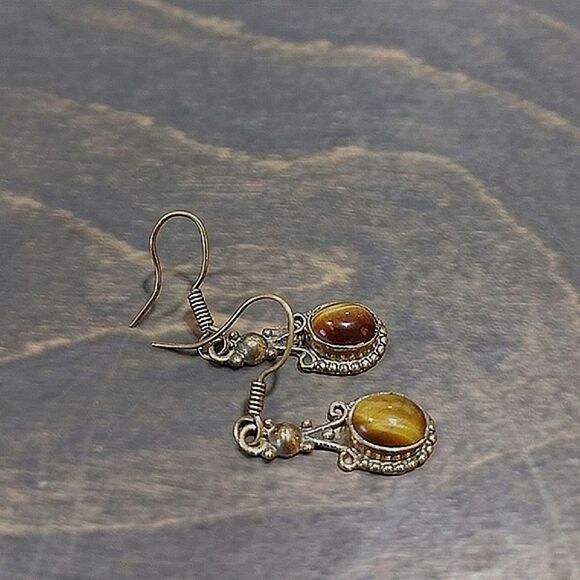 Vtg tiger's eye and textured brass dangle earrings - Picture 5 of 5